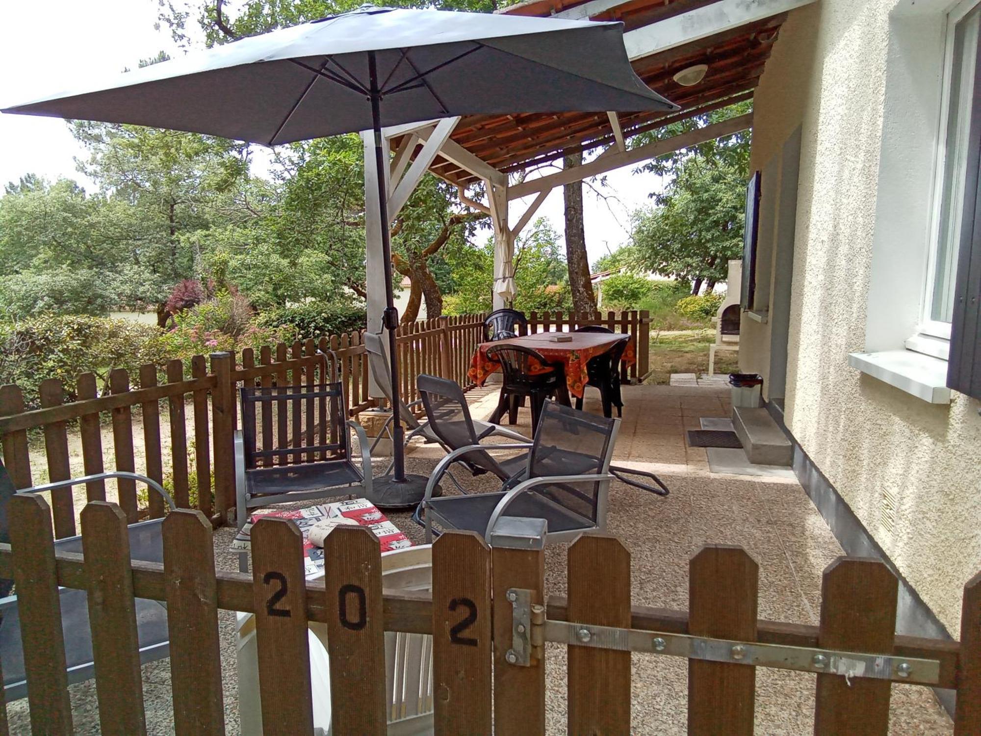 Etang Vallier Resort Brossac Ngoại thất bức ảnh
